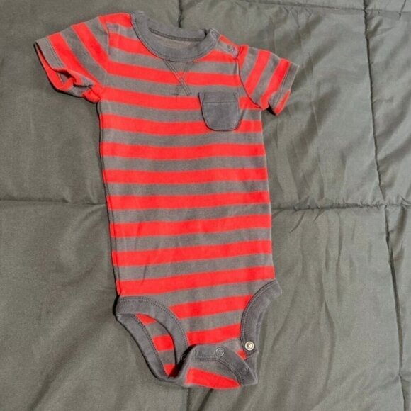 Bundle of Onesies - Picture 4 of 6